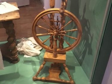 Träspinnrock i ett museum